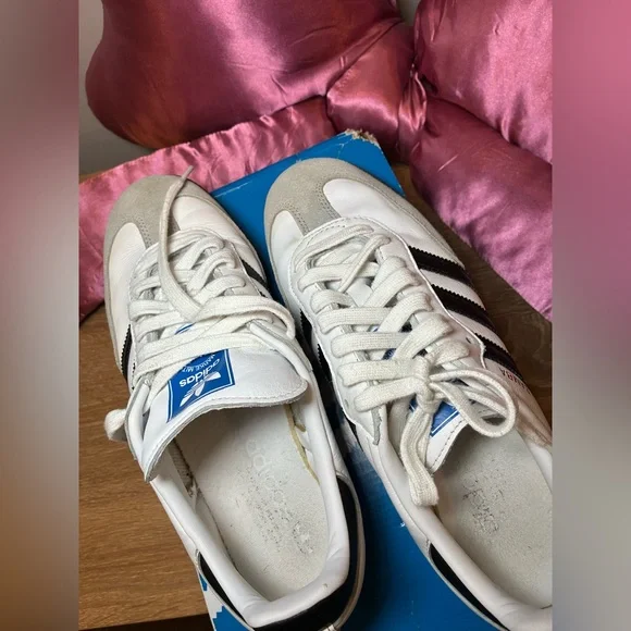 adidas Samba OG Shoes (M7/W8) - Picture 4 of 16